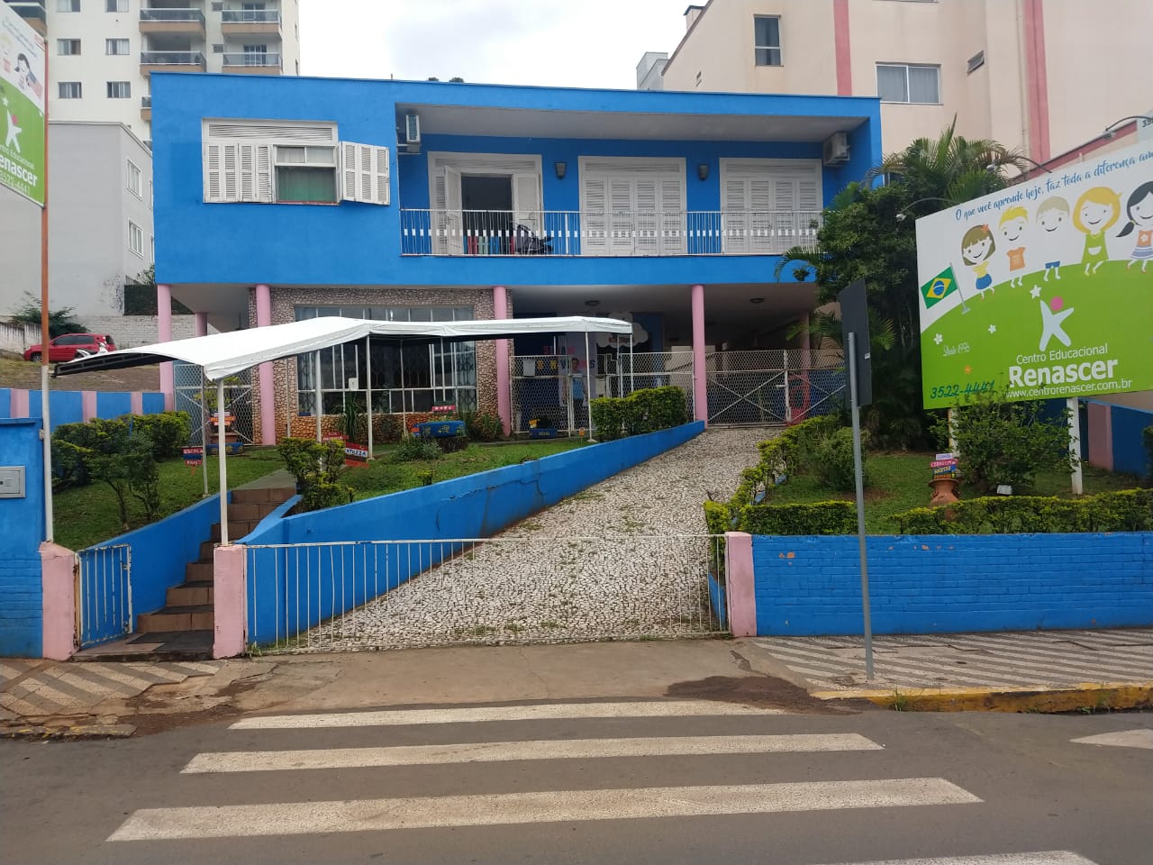 Frente da Escola